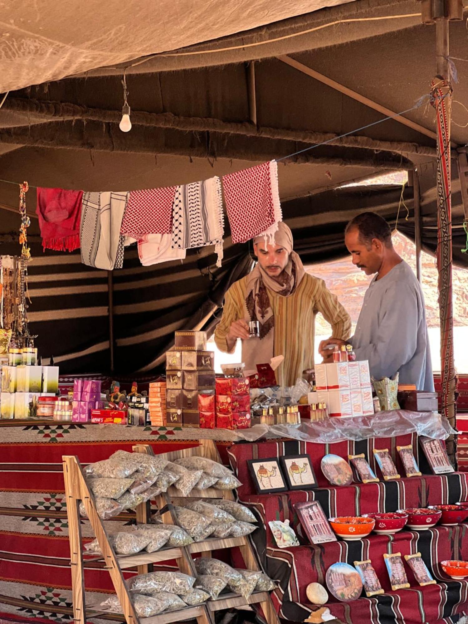 Rum Royal Flower Luxury Camp Wadi Rum Eksteriør bilde
